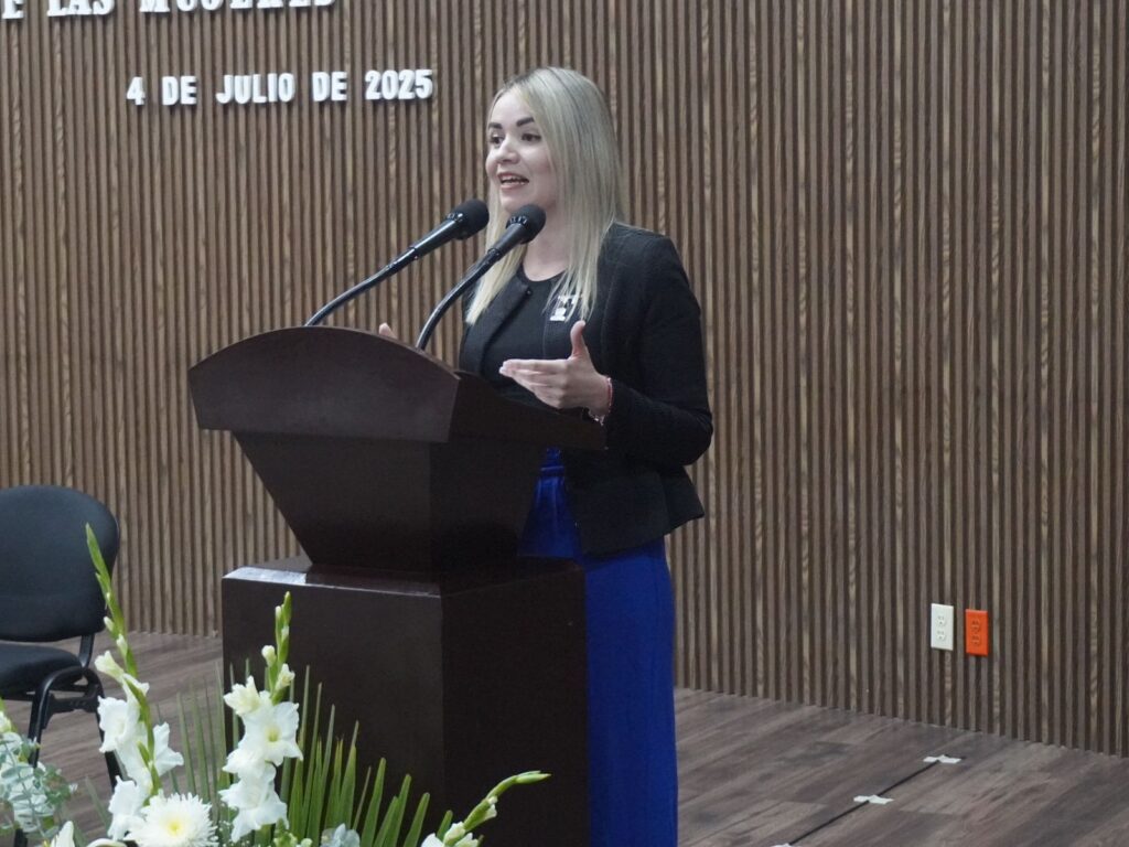 Encabezan Adriana Olvera y Vanesa Garfias ceremonia de imposición de cofias a futuras enfermeras