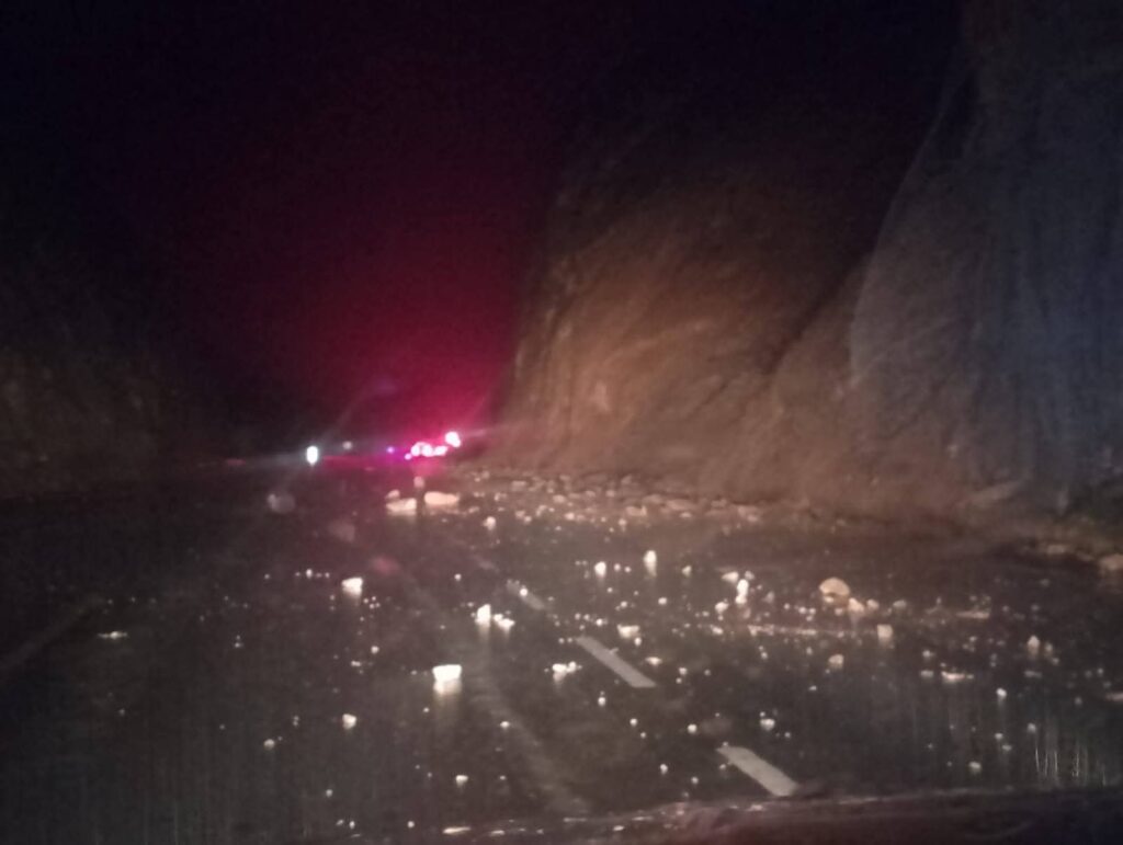 Deslaves en Tolimán Obligan a Reabrir Camino Antiguo