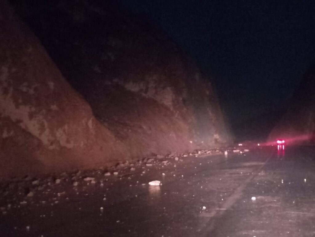 Deslaves en Tolimán Obligan a Reabrir Camino Antiguo