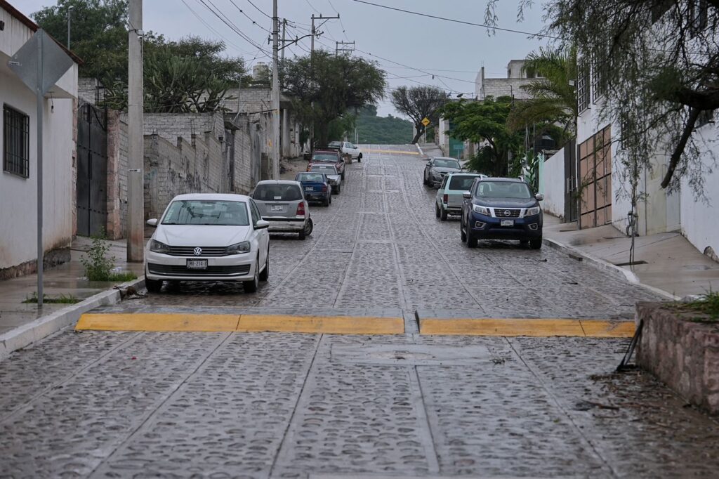 Entregan Felifer Macías y Mauricio Kuri rehabilitación integral en las colonias El Granjenal, San Juan y Lomas del Tepeyac