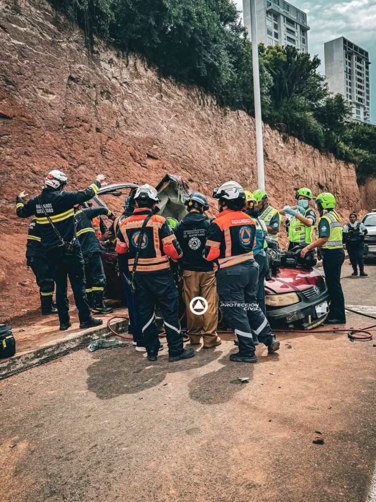 Volcadura en la carretera estatal 200 deja intensa movilización en Hércules