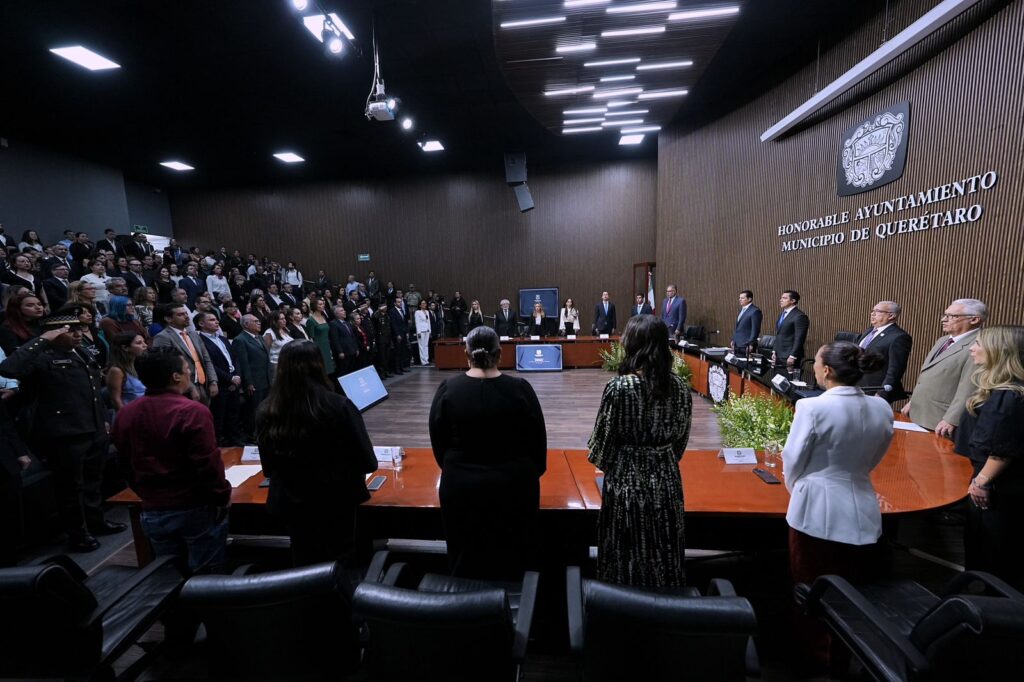 Entrega Ayuntamiento de Querétaro preseas y homenaje póstumo a queretanas y queretanos comprometidos con la sociedad
