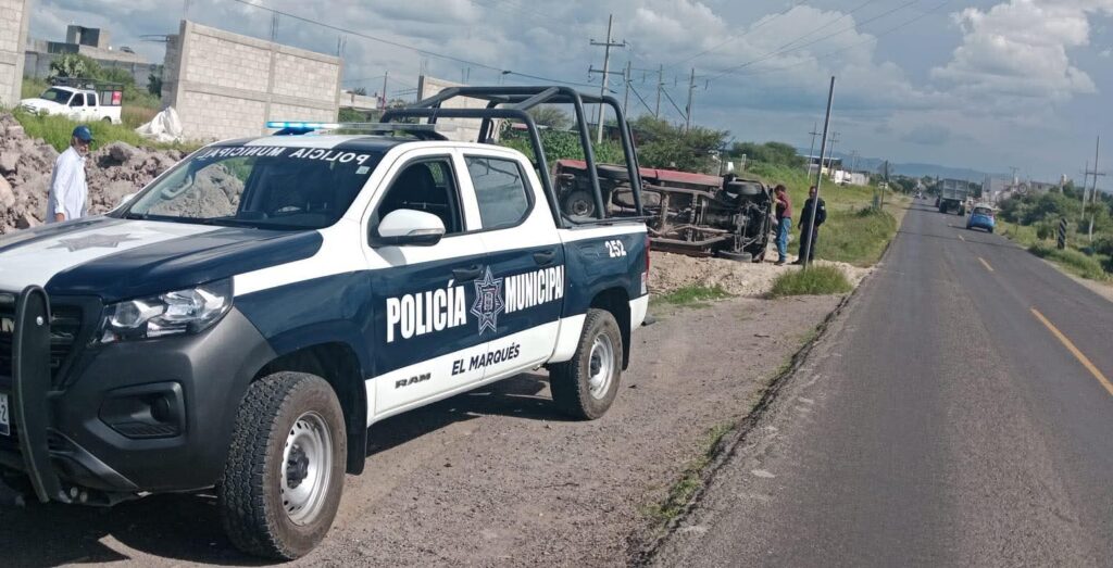 Impacto en cadena: volcadura y choque paralizan carreteras en El Marqués