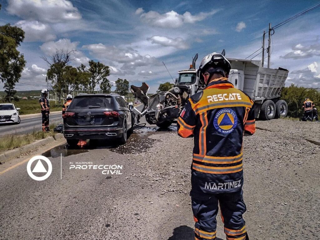 Impacto en cadena: volcadura y choque paralizan carreteras en El Marqués