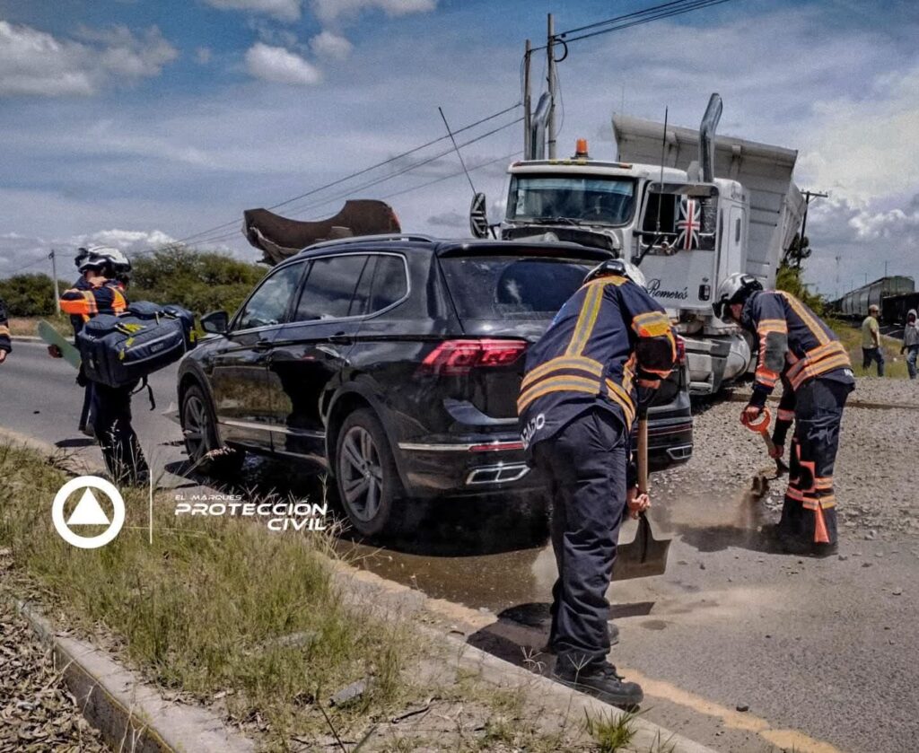 Impacto en cadena: volcadura y choque paralizan carreteras en El Marqués