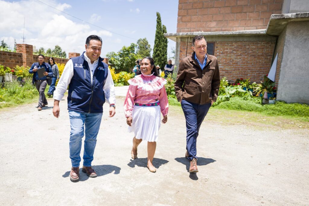 Encabezan Gobernador y titular de SEDESOQ entrega de despensa 40 mil