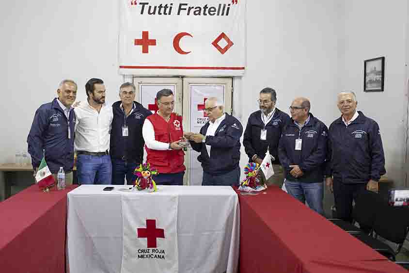 Mauricio Cárdenas y la Asociación Peregrinos Guadalupanos de la Santa Cruz A.C. realizan donativo a la Cruz Roja