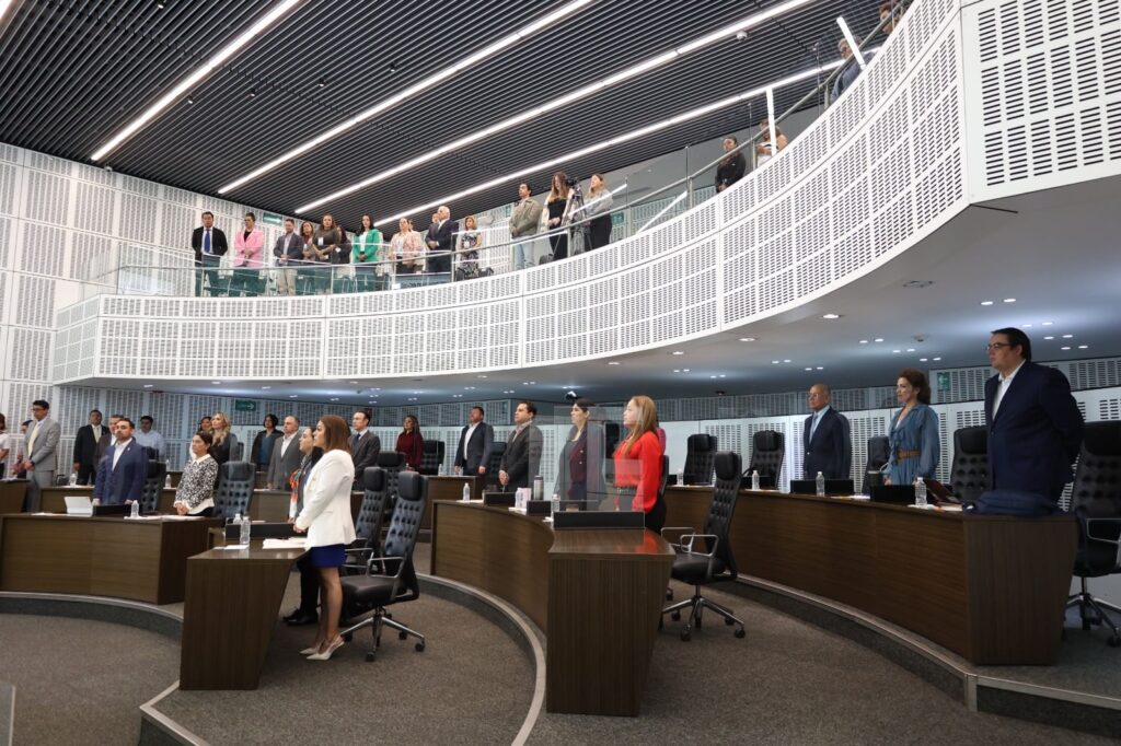 Pleno aprueba por unanimidad la “Ley Kuri” para proteger a menores en redes sociales.