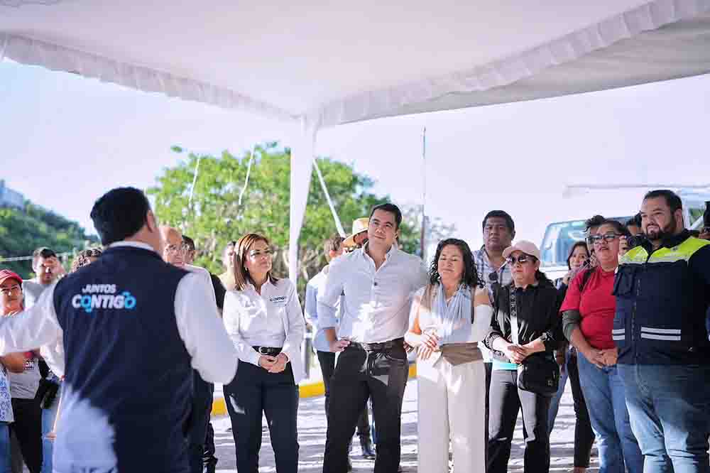 Asiste Felifer Macías a entrega de obra de mejoramiento de calles en la comunidad de Mompaní 
