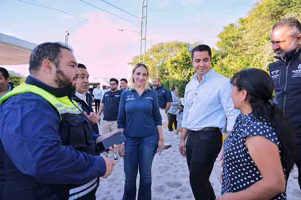Asiste Felifer Macías a entrega de obra de mejoramiento de calles en la comunidad de Mompaní 
