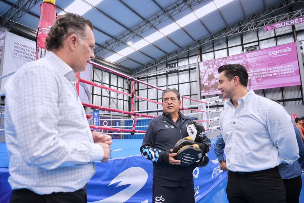 Acude Felifer a inauguración del “Pabellón de Alto Rendimiento” del Querétaro 2000