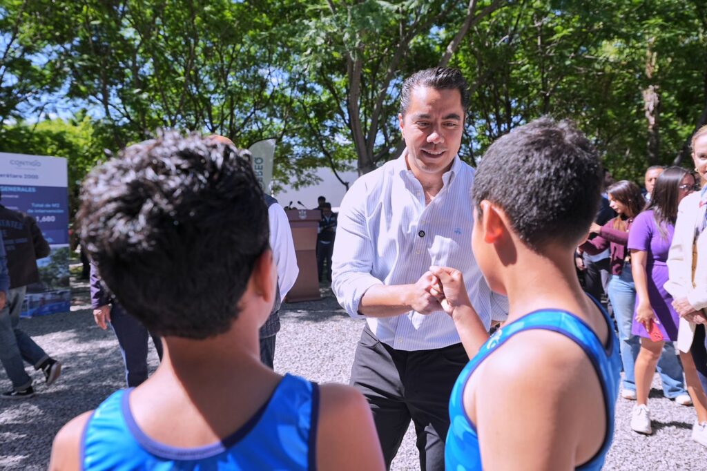 Acude Felifer a inauguración del “Pabellón de Alto Rendimiento” del Querétaro 2000