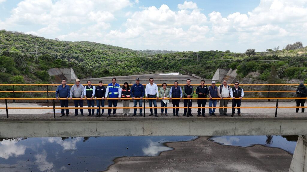 Autoridades del municipio de San Juan del Río recorren presa de San Ildefonso
