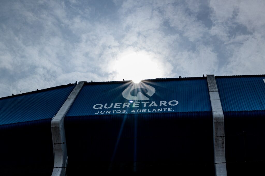 Reconoce Mauricio Kuri a profesionistas que participaron en la construcción del Estadio Corregidora