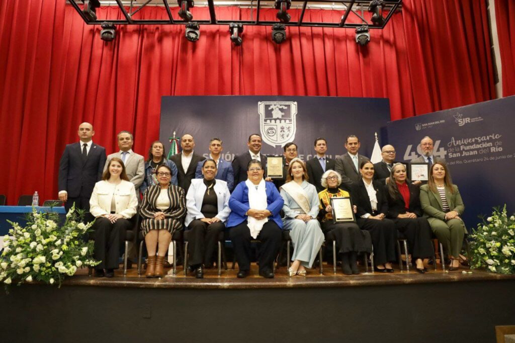 Cancelan sello postal conmemorativo de la fundación de San Juan del Río y reconocen a sanjuanenses distinguidos