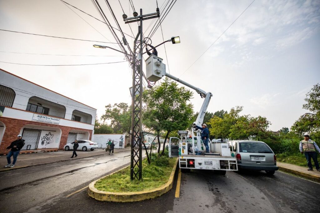 Supervisa Roberto Cabrera trabajos de imagen urbana en Infonavit San Isidro y limpieza en Paseo de los Abuelos