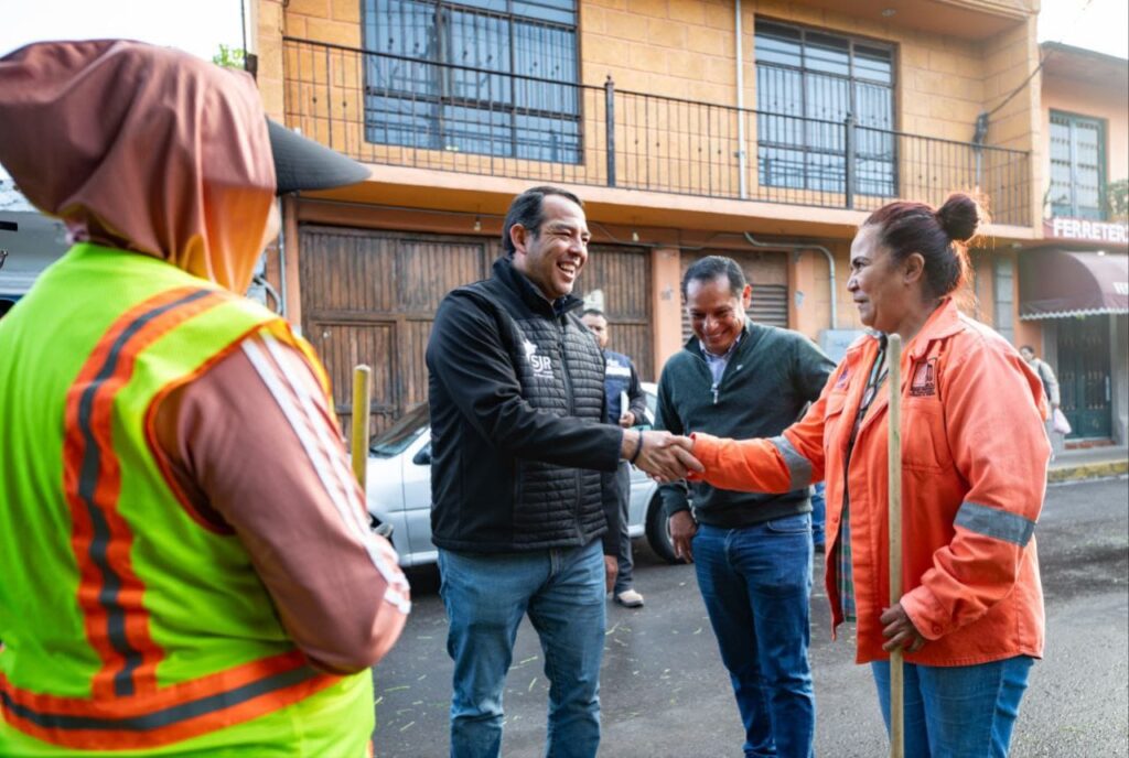 Supervisa Roberto Cabrera trabajos de imagen urbana en Infonavit San Isidro y limpieza en Paseo de los Abuelos