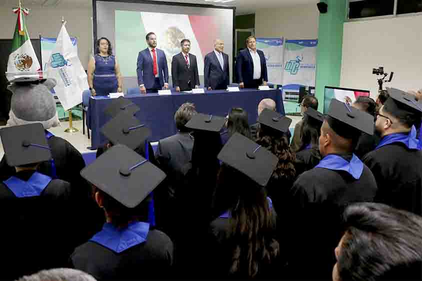 UTC celebra la graduación de 60 nuevos profesionistas