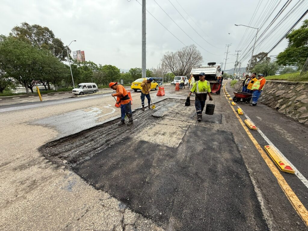 Municipio de Querétaro interviene más de 36 mil metros cuadrados de vialidades con trabajos de bacheo