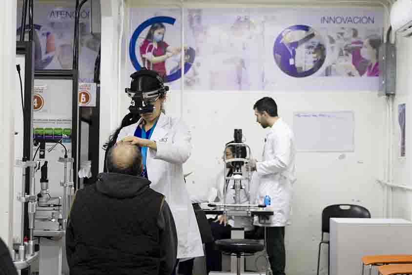 Visita Mauricio Kuri el Instituto Mexicano de Oftalmología