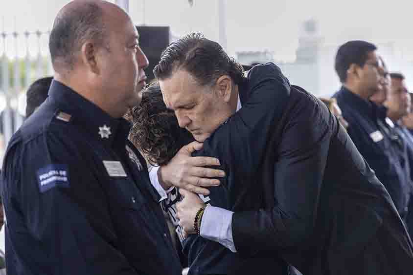 Gobernador rinde homenaje a José Luis Corona, policía caído en servicio