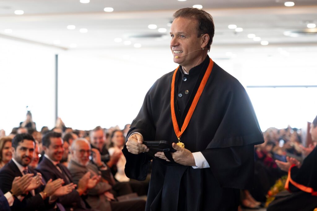 Atestigua Mauricio Kuri toma de protesta del Rector de la Anáhuac