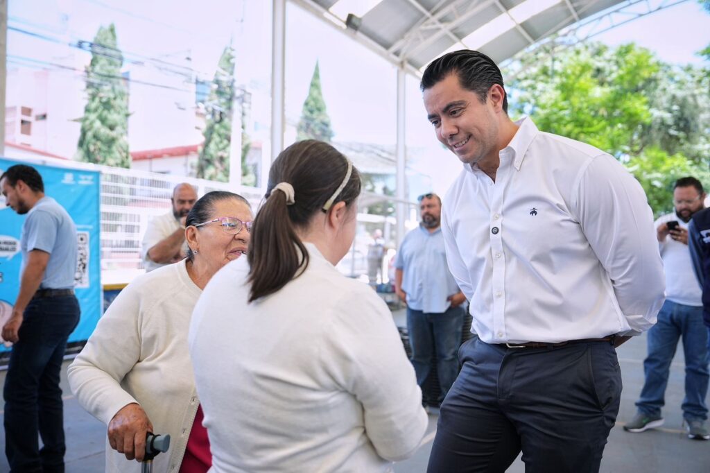 Entrega Felifer apoyos a personas con discapacidad permanente