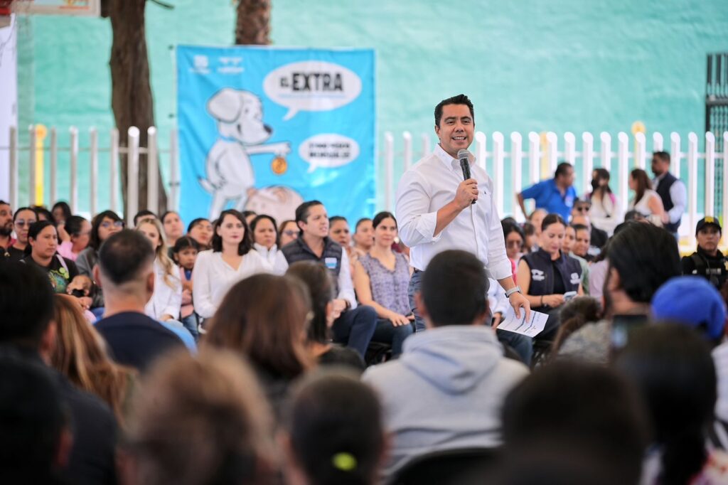 Entrega Felifer apoyos a personas con discapacidad permanente