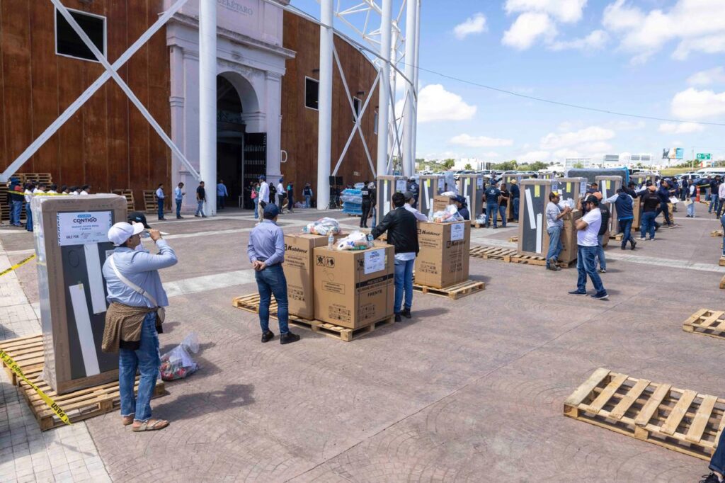 Avanza la entrega de enseres y apoyos alimentarios a familias afectadas por lluvias en Querétaro