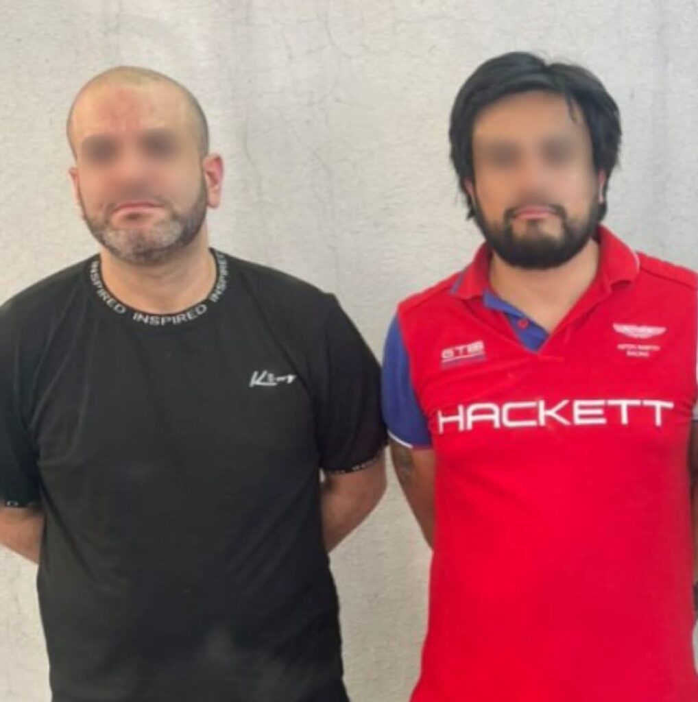 Aseguran vehículo robado y detienen a dos presuntos responsables en la Zona Metropolitana.