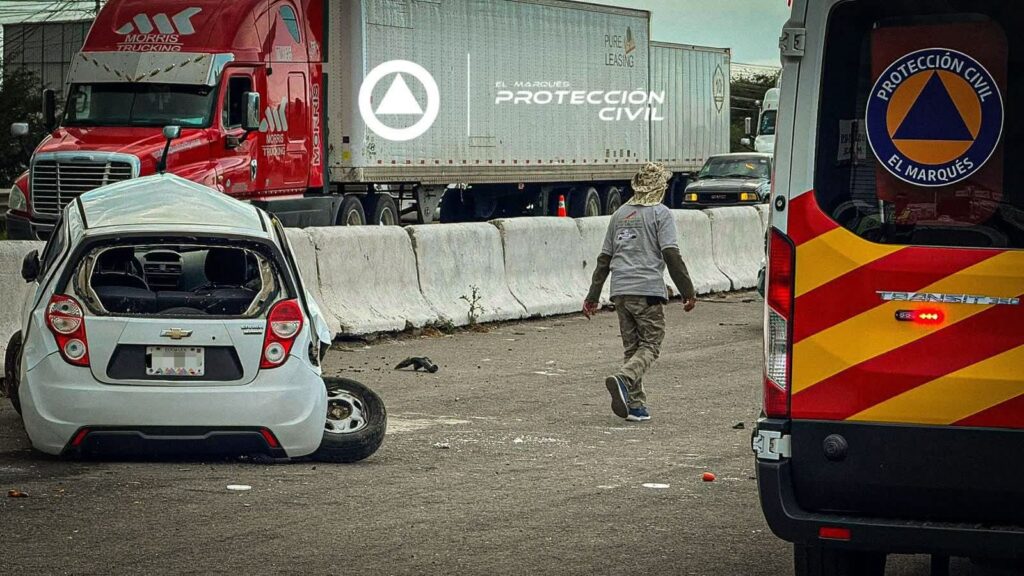 Atendieron volcadura en la Autopista 57; una persona con lesiones graves