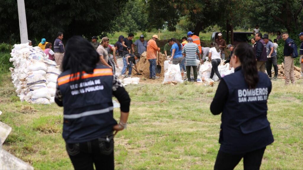 Autoridades municipales y vecinos de La Rueda refuerzan acciones de protección ante temporada de lluvias