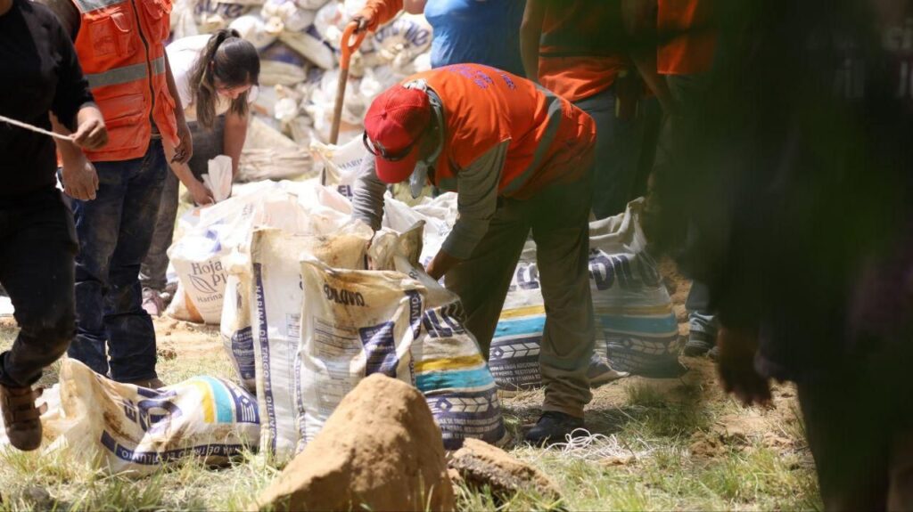 Autoridades municipales y vecinos de La Rueda refuerzan acciones de protección ante temporada de lluvias