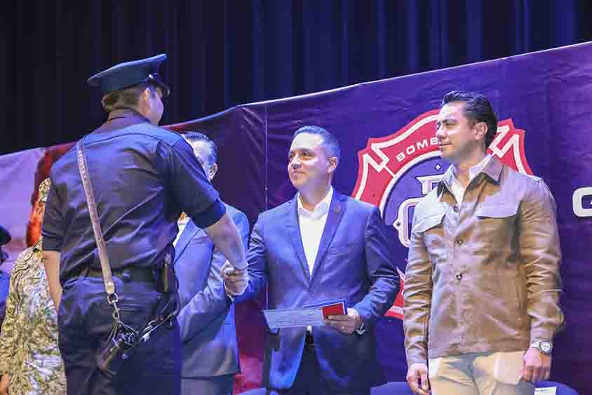 Reconoce Eric Gudiño labor de Bomberos Querétaro