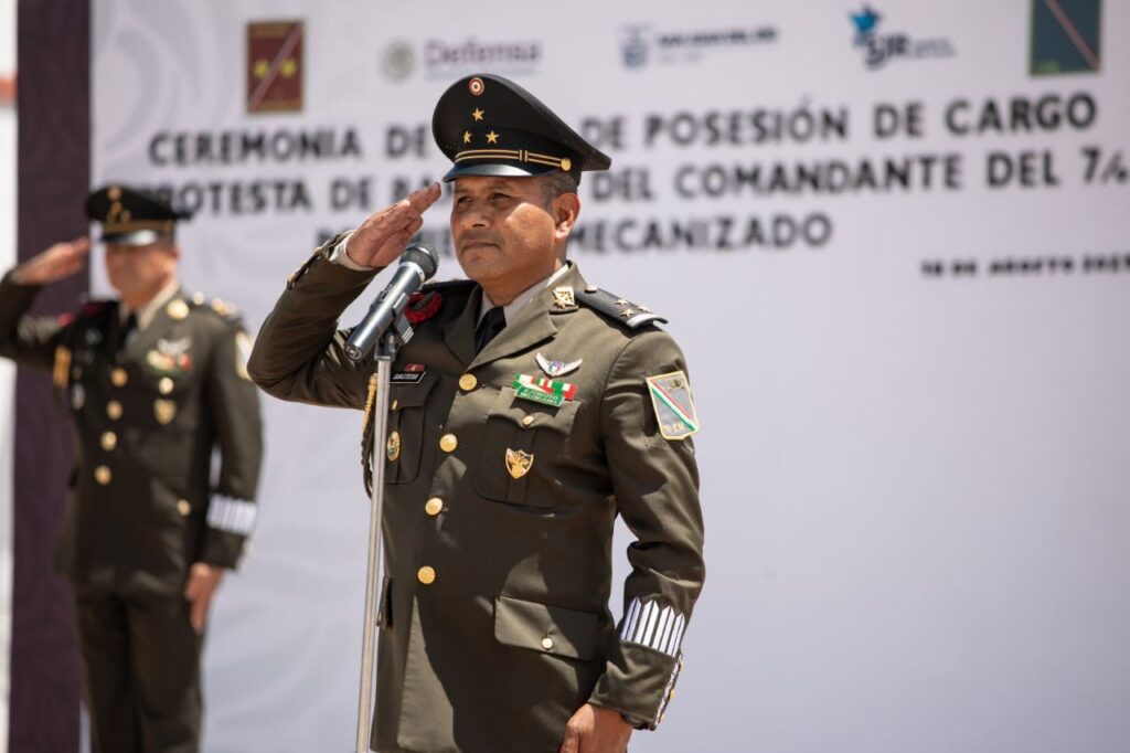 Roberto Cabrera asiste a la Toma de Posesión del Comandante del Séptimo Regimiento Mecanizado