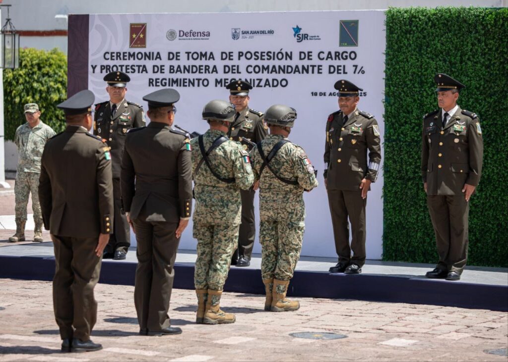 Roberto Cabrera asiste a la Toma de Posesión del Comandante del Séptimo Regimiento Mecanizado