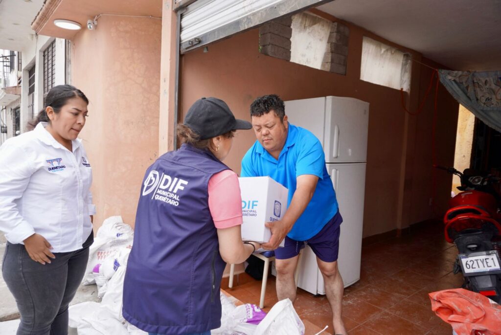 Personal del DIF acude en brigadas y asiste a afectados por lluvias