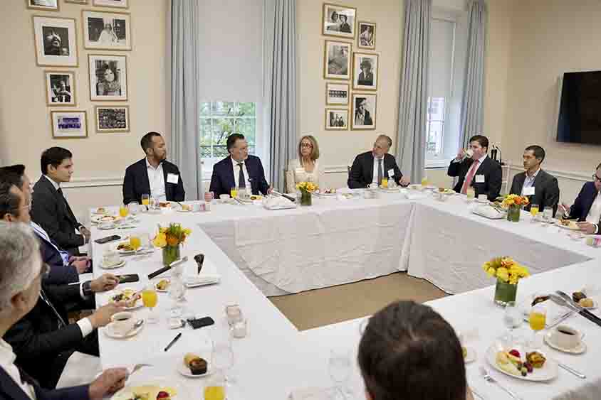 Participa Mauricio Kuri en mesa redonda con miembros de Council of the Americas