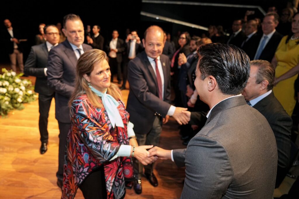 Asiste Felifer Macías al Homenaje de la Magistrada Ana Margarita Ríos Farjat