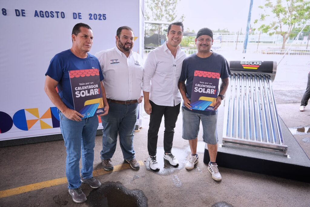Entrega Felifer Macías calentadores solares del programa “Tu Vivienda en Acción”