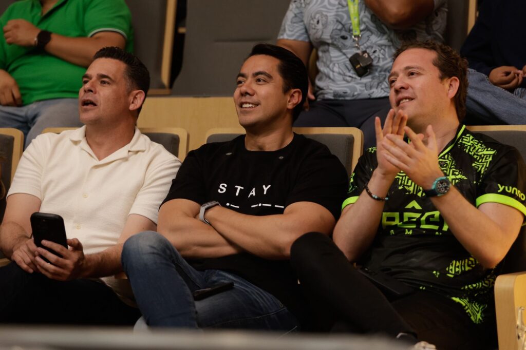 Asiste Felifer Macías a la final del Campeonato Nacional de gaming