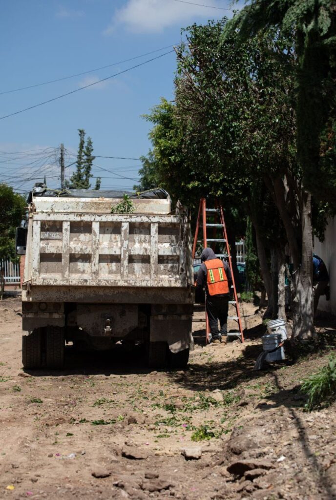 Roberto Cabrera rehabilita calles en el Centro