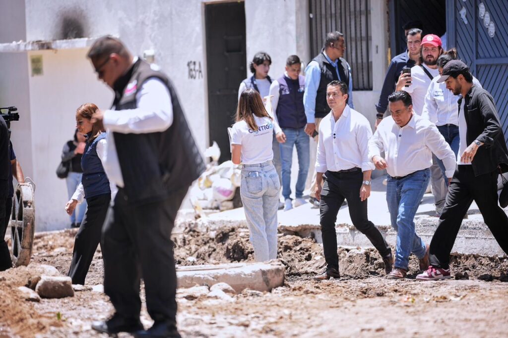 Felifer Macías y Mauricio Kuri llevan ayuda directa a familias tras intensas lluvias