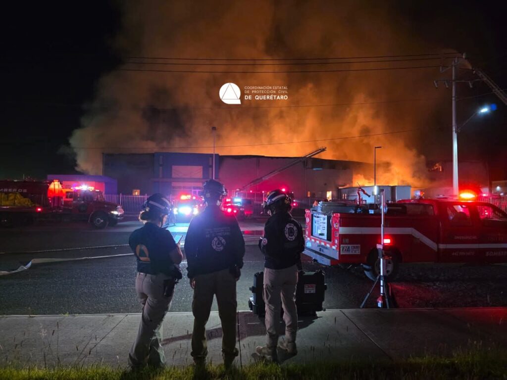 Incendio en empresa de papel y cartón dentro del Parque Industrial Querétaro