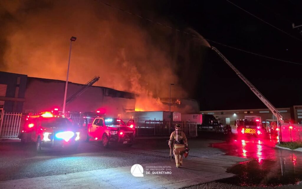 Incendio en empresa de papel y cartón dentro del Parque Industrial Querétaro