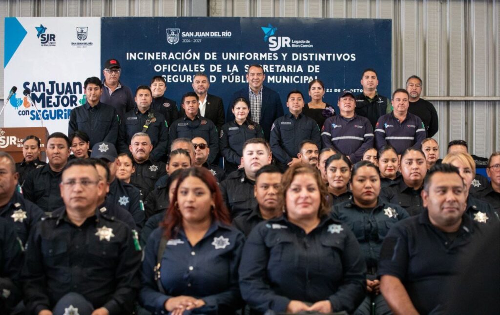 Roberto Cabrera encabeza acto de incineración de más de mil 900 uniformes e insignias de la SSPM-SJR