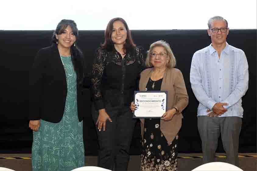Reconocen a Investigadoras e Investigadores Eméritos