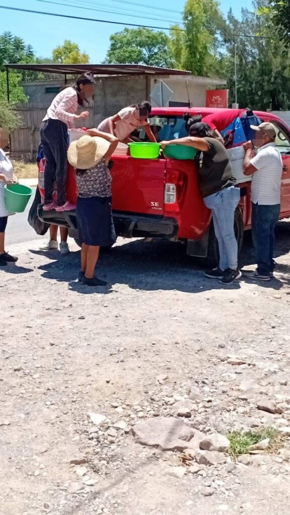 Repartición de Jitomate en las delegaciones de San Miguel, Centro, Casas Viejas y San Antonio del municipio de Tolimán.