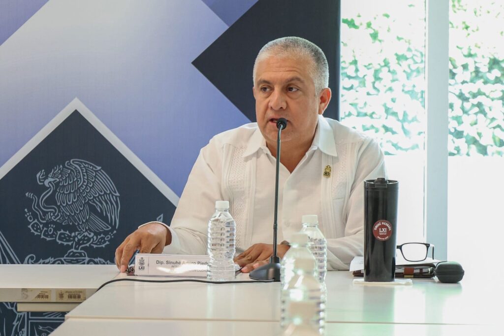Aprueba Comisión de Participación Ciudadana, declarar e inscribir con letras doradas la leyenda “2025, Año del Bicentenario de la Constitución Política del Estado de Querétaro de 1825” Aprueba Comisión de Participación Ciudadana, declarar e inscribir con letras doradas la leyenda “2025, Año del Bicentenario de la Constitución Política del Estado de Querétaro de 1825”