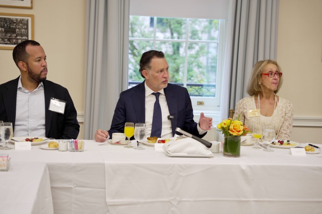 Participa Mauricio Kuri en mesa redonda con miembros de Council of the Americas